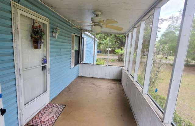 ***HOLIDAY SPECIAL NO RENT FOR DECEMBER*** Beautiful Fully Remodeled Home with Large Yard and Primary Suite Bath