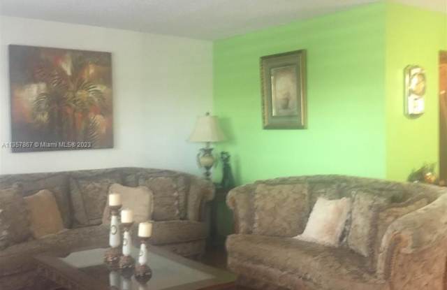 1401 SW 135th Ter