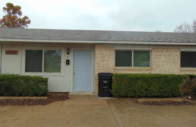 1200 Austin St