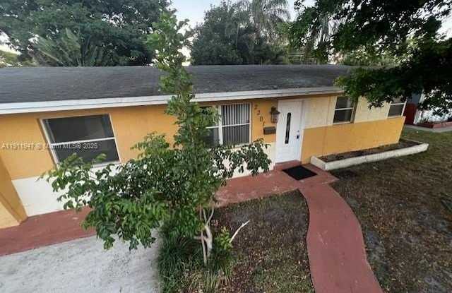 Photo of 2201 N 56th Ter