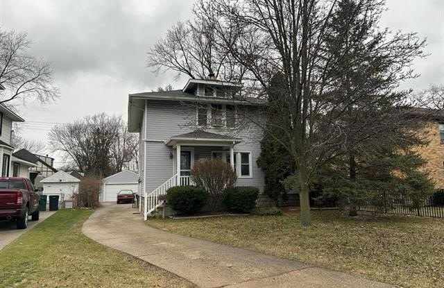 Photo of 613 E LINCOLN Avenue