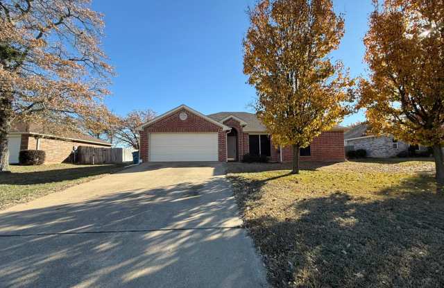 Photo of 3 Bedroom, 2 Bathroom Home in Lindale!