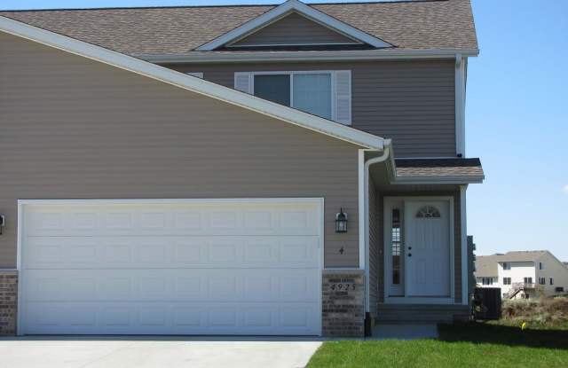Photo of 4925 Algonquin Dr #4 - Cedar Falls