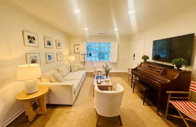 Photo of 936 Lansing Drive unit: D