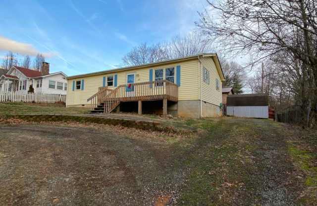 216 Wilson Ave - 216 Wilson Avenue, Swannanoa, NC 28778