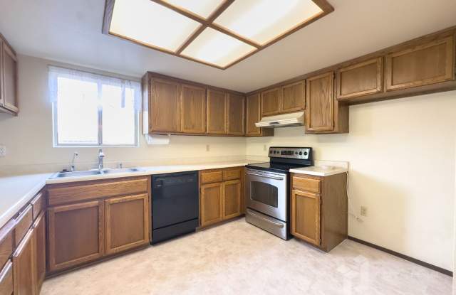 MOVE IN SPECIAL $300 OFF FIRST MONTHS RENT