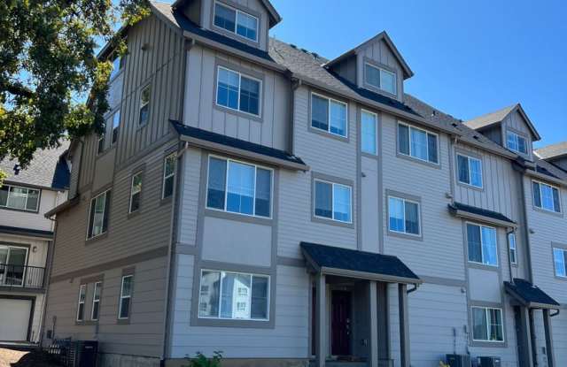 Photo of Beautiful 4 Bedroom 3.5 BA Home! Mother in Law Suite, Attached Garage  Top floor Bonus Room!