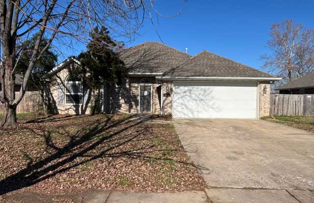Photo of NEW APPLIANCES TO COME!! Gorgeous Single Family Home Off Of Mount Comfort Road!