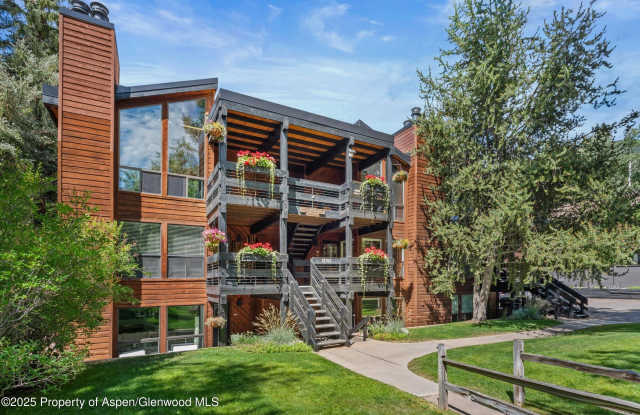 Photo of 824 E Hopkins Avenue unit: 102 And 202