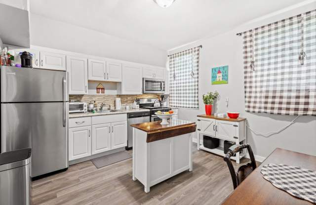 Photo of Sensational 2 bedroom home in Beechview available May 1!