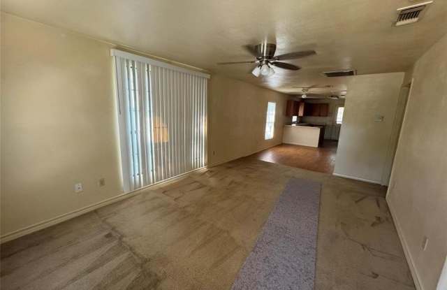 718 N Houston Street