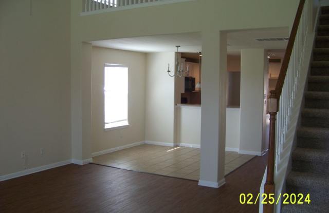 Excellent 4 bedroom in Hutto that shows like new