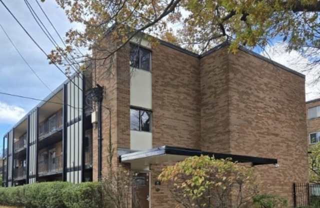 Photo of 6961 N Oakley Avenue