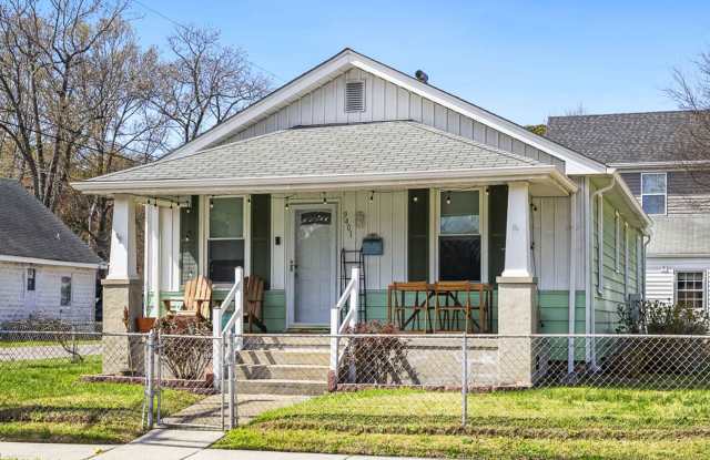 Charming 3-bedroom beach cottage for rent in Ocean View, Norfolk!