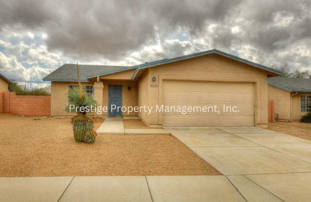 3/2 Beautiful Rita Ranch Home With Open Design!!!