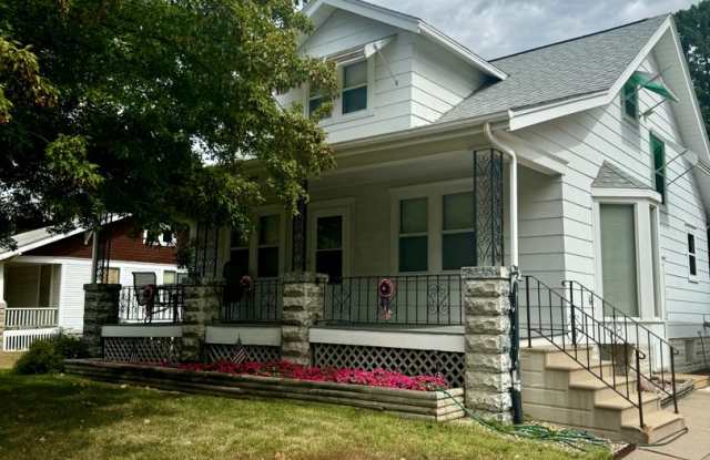 **COMING SOON** 3 bed 2 bath house in south central Lincoln.