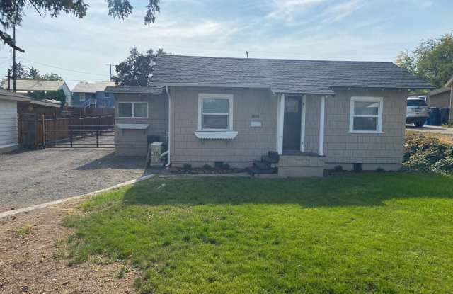 Photo of Gem Located In Central Selah; Spacious 2-Bedroom Retreat with Private Yard  Lots Of Storage!