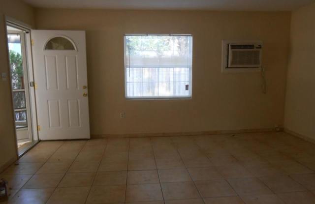 2/1 Duplex in College Park Area