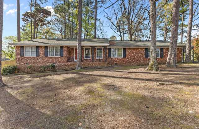 Beautifully Updated 4 Bed 3 Bath Home in Fayetteville