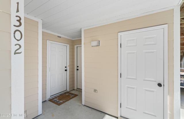 3350 Club Villas Drive unit: 1302