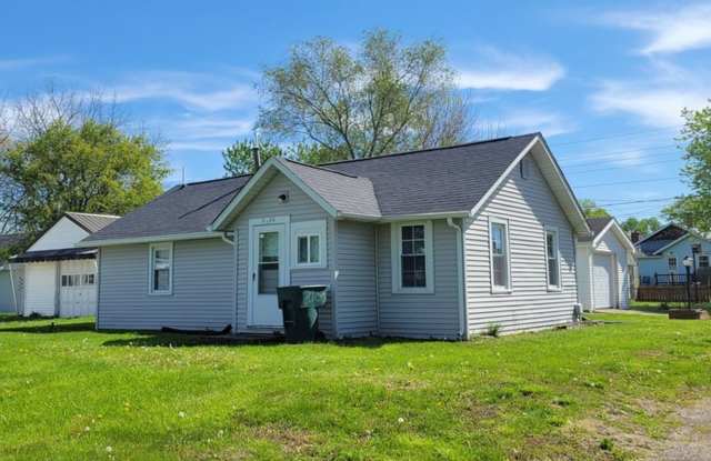 AUGUST MOVE IN! 3 Bedroom House w/ Detached Garage