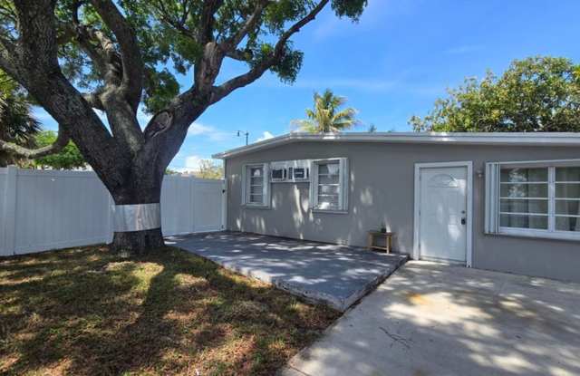1933 NE 48th Street, Pompano Beach, FL 33064 - 6520
