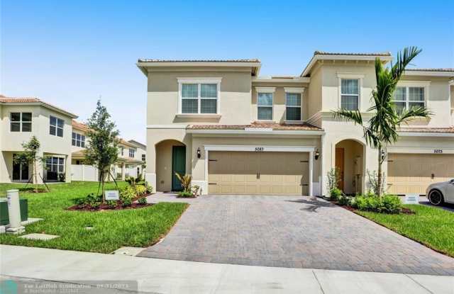 5083 Greenway Dr - 5083 Greenway Drive, Hollywood, FL 33021