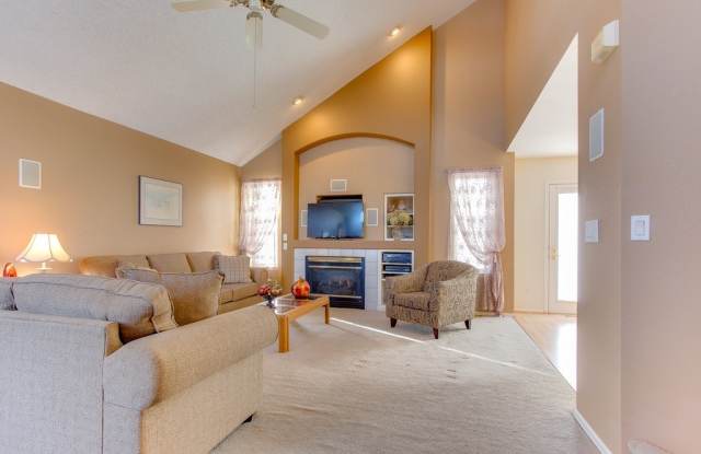 Great 3BR 2.5BA w/ Finished Basement! Excellent Location!