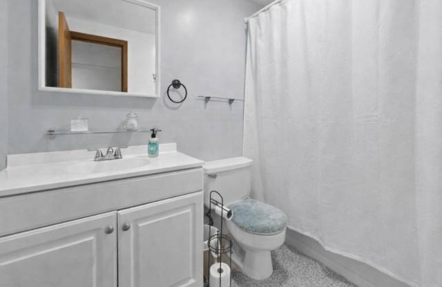 2306 South Troy Street