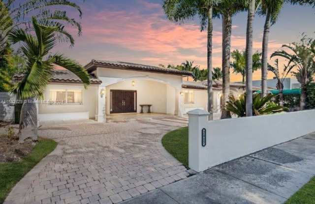 2015 N Hibiscus Dr
