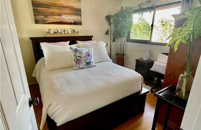 15 Coronado Court