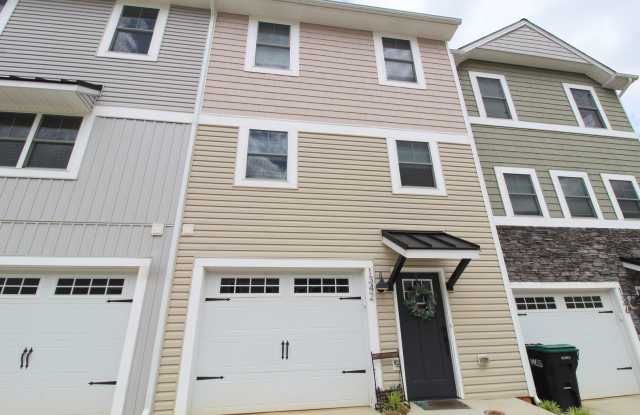 New construction 4 bed 3.5 bath townhome!