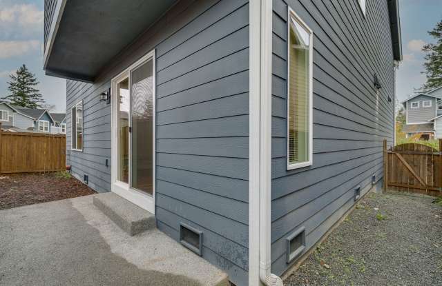 Bright and spacious 3 bed home in nice Lynnwood location!