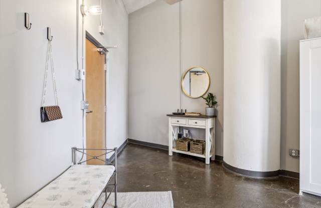 500 Robert Street North