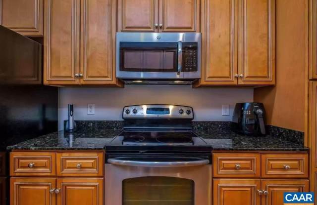 3066 CRYSTAL SPRING LN