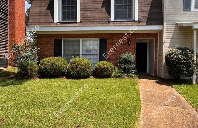 2312 River Oaks Blvd - 2312 River Oaks Boulevard, Jackson, MS 39211