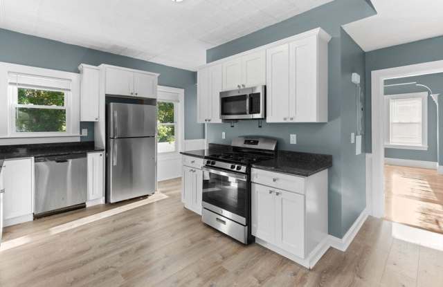 Photo of 692 Warren Ave