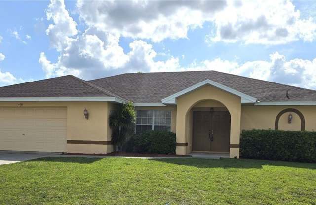 4614 SW 9th Place