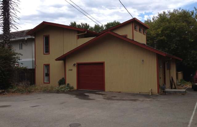 5 Bedroom 3.25 Bath Close to UC, hiking, mountain biking