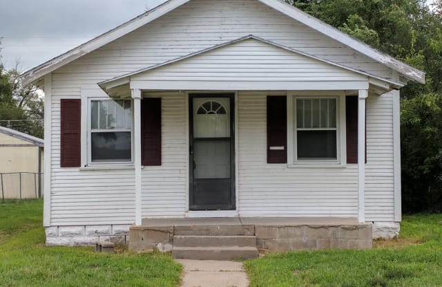 411 E Carpenter - 411 East Carpenter Street, Hutchinson, KS 67501