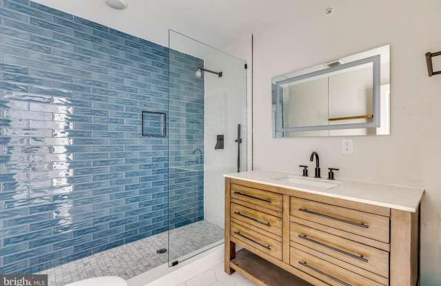 1535 N 6TH Street unit: 5