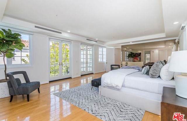 107 North Doheny Drive