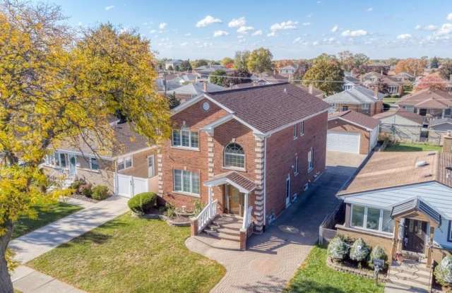 4544 N Oriole Avenue