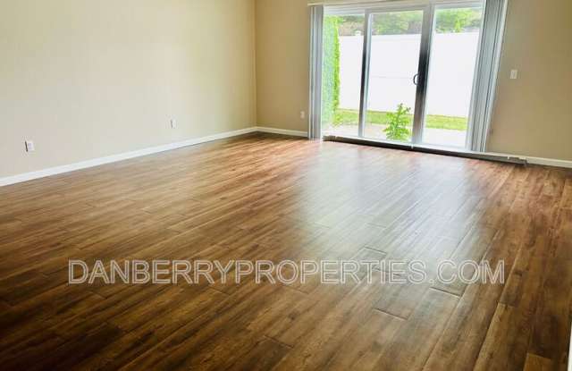 1429 River Park Lane