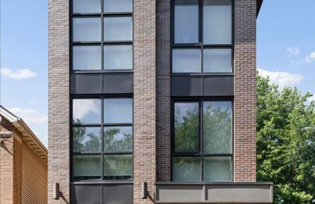 1410 W Huron Street
