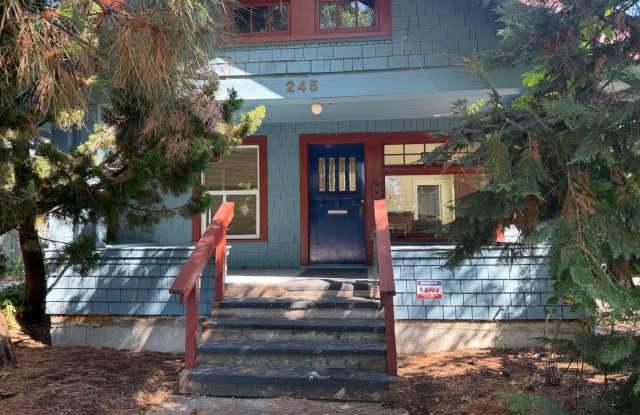 4-bedroom house in downtown Eugene!