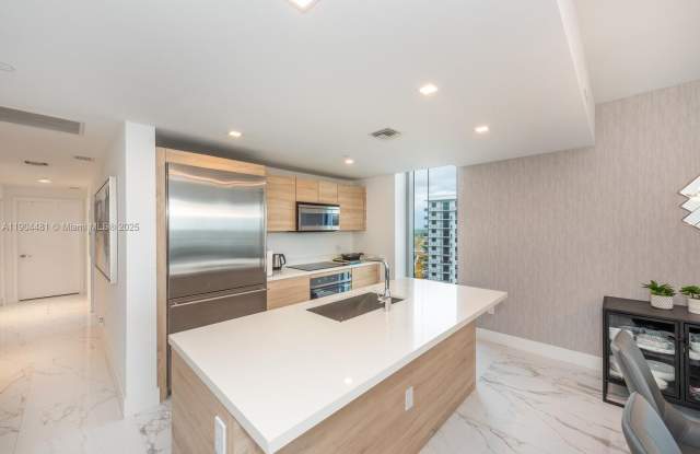 16385 Biscayne Boulevard 2001, North Miami Beach, FL 33160