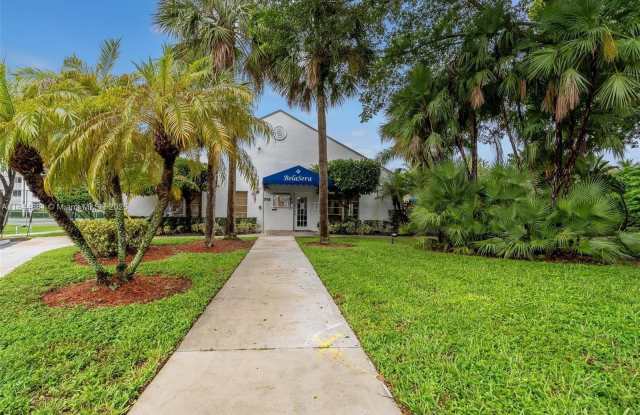 711 N Pine Island Rd