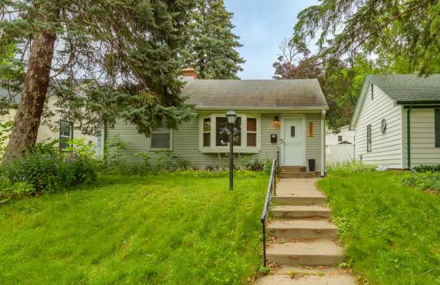 awesome 2 bed 1 bath Pet Friendly in Minneapolis Available for Lease