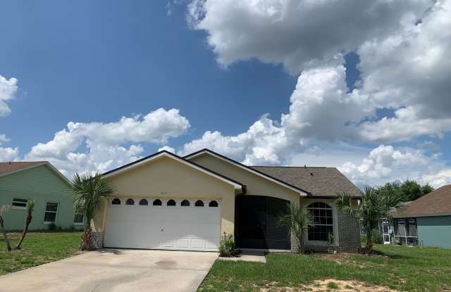 7817 Laurel Oak Ln